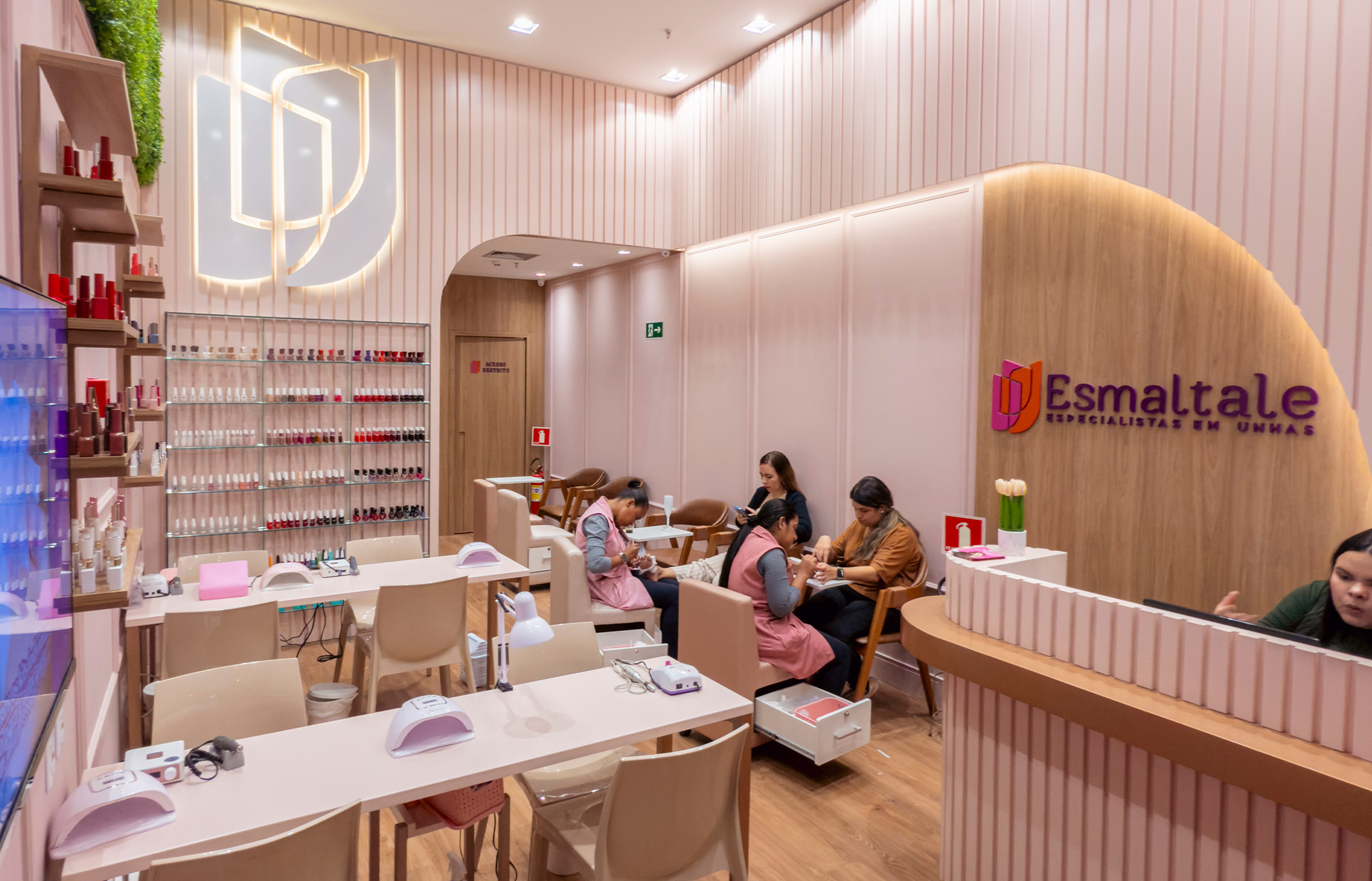 Fachada da Esmaltale no Parque Shopping Bahia