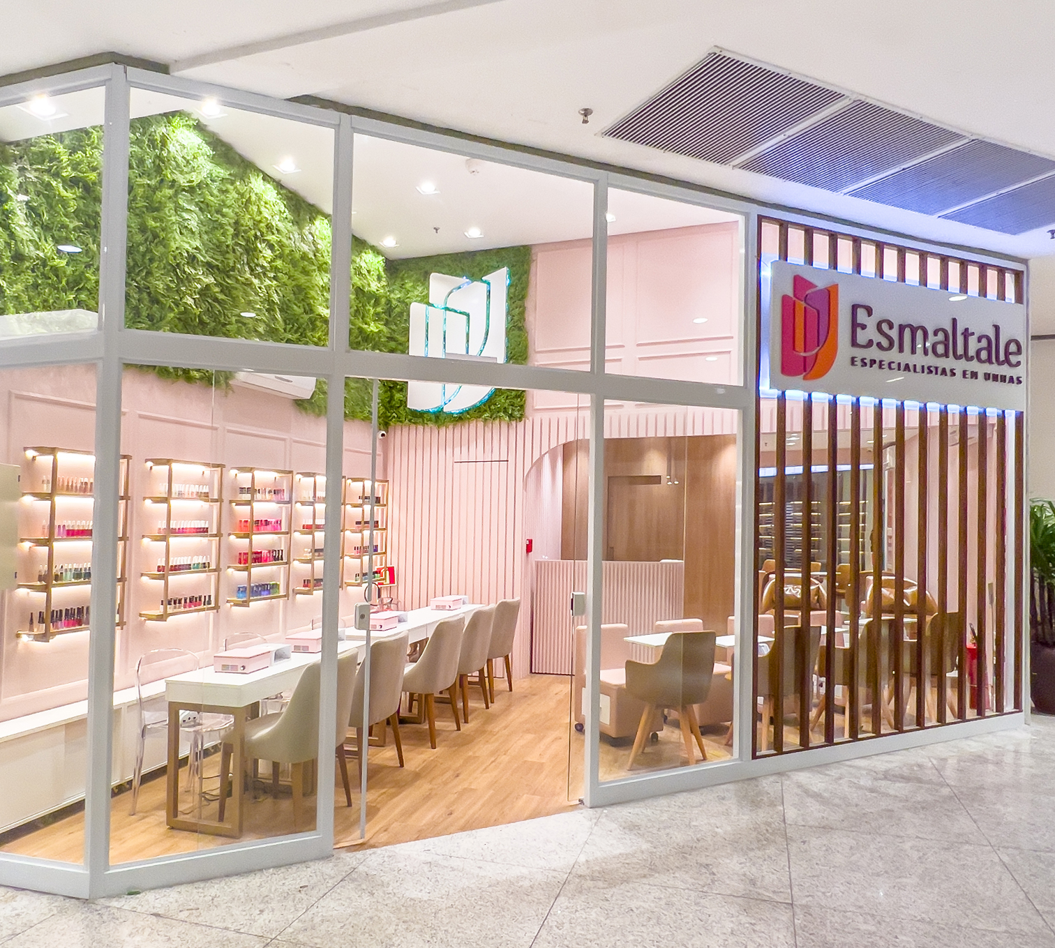 Fachada da Esmaltale no Shopping da Bahia